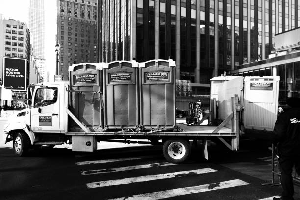 Best Affordable portable toilet rental  in Oskaloosa, KS